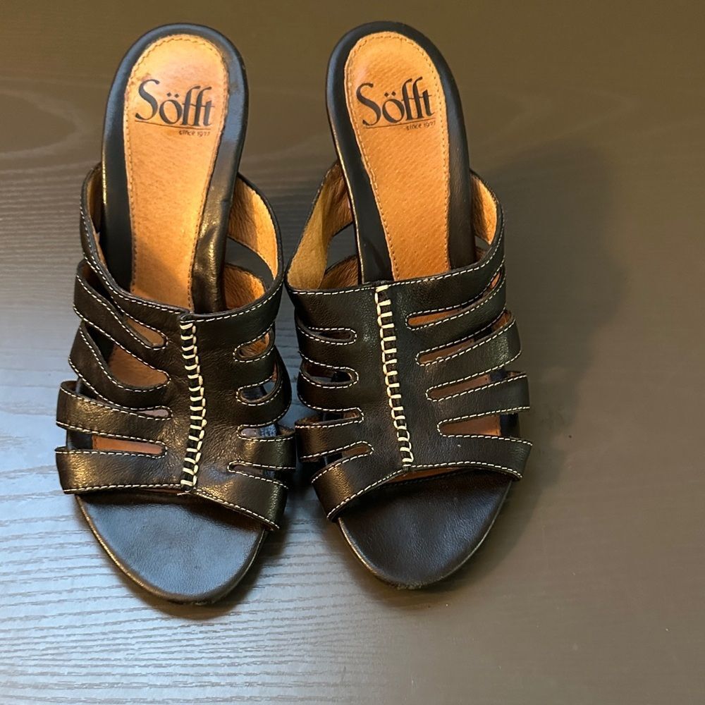 Sofft Black Strappy Women's Comfort Sandal size 6